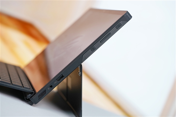 最强全能二合一笔记本！ROG幻X 2025图赏