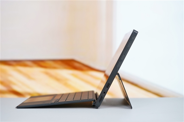 最强全能二合一笔记本！ROG幻X 2025图赏