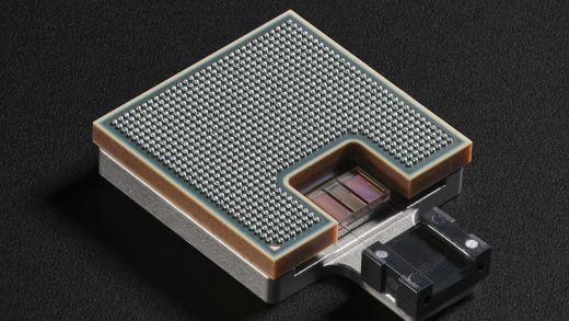 黄仁勋：光芯片可靠性低，铜导线仍是当前 AI 芯片首选