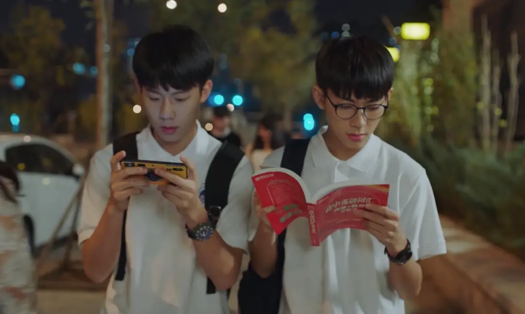 学生禁玩手机，催生地下市场