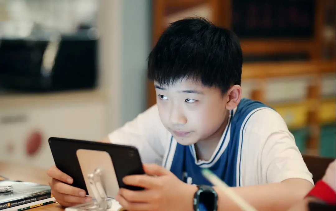 学生禁玩手机，催生地下市场