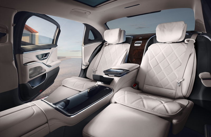 2025款迈巴赫S级上市:标配智能领航辅助 146.8万起