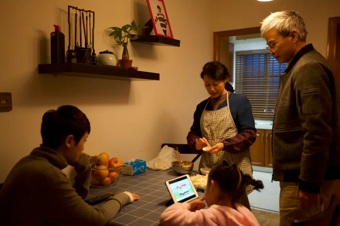 学生禁玩手机，催生地下市场