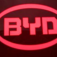 中国历史首家！王传福闭门讲话曝光：比亚迪今年要卖550万辆车