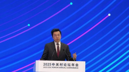 李开复：DeepSeek爆发说明闭源大模型是一条死路