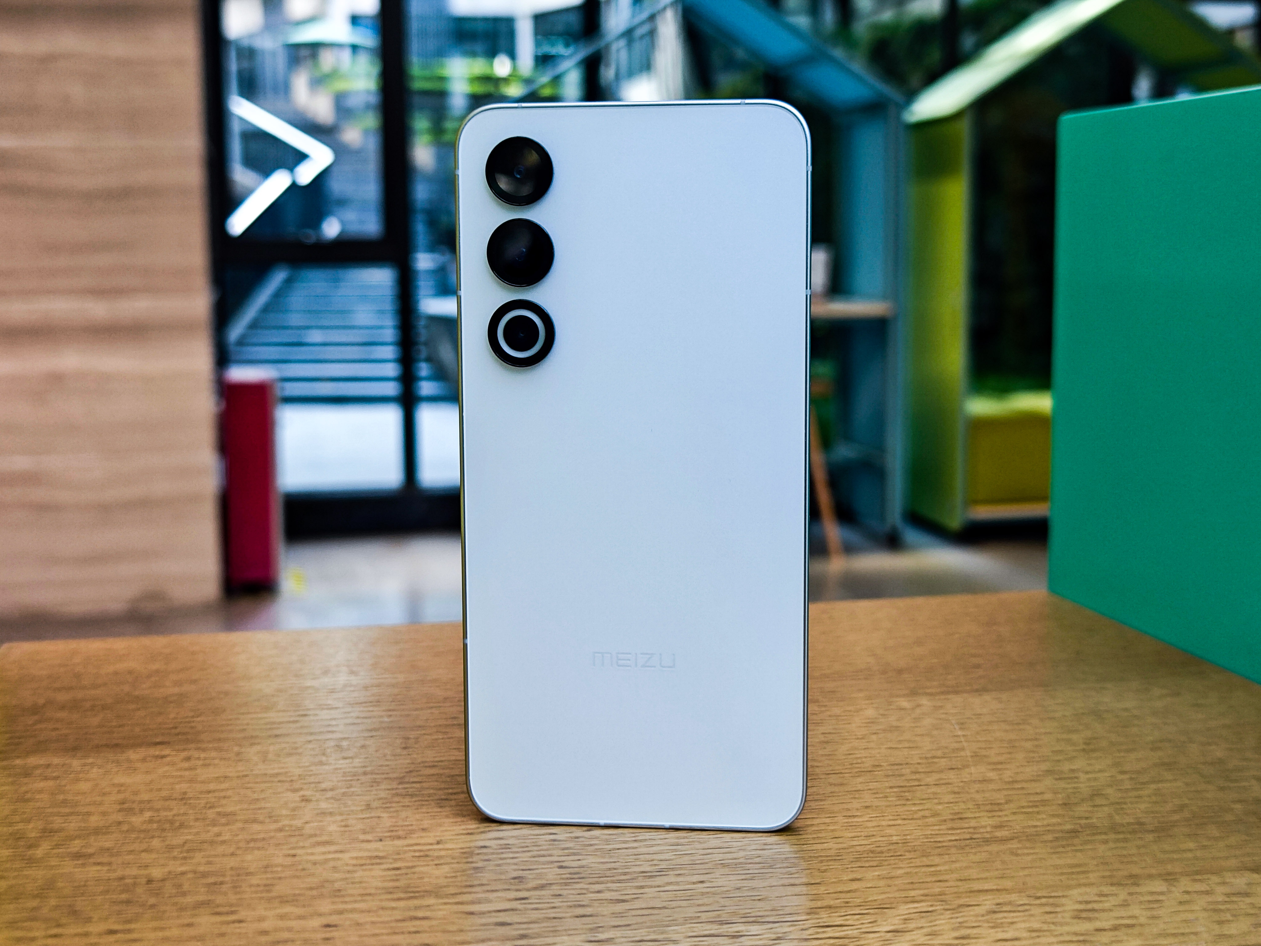 魅族22改名换姓：官方称可叫“AI设备”，要靠吉利逆天改命？