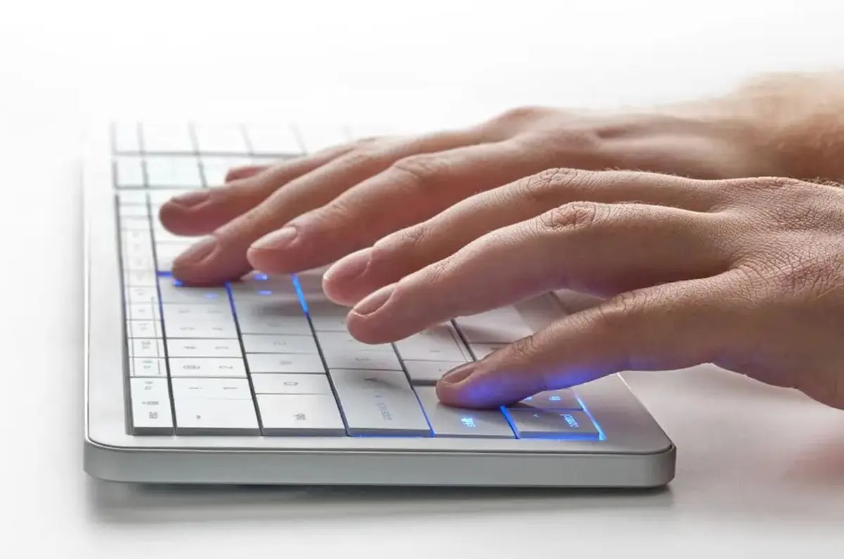 外形时尚的CLVX 1 macOS键盘还可将其表面兼作超大触控板