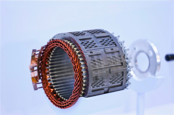 2万7千转媲美小米V8s！五菱发布全新十合一高集成电驱