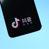 抖音上线“辟谣卡”功能：搜索涉及谣言信息时 直接展示辟谣卡片