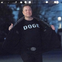 马斯克嘲讽“哈佛经济学博士” 后者回怼：你就是个卖车的