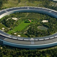 特朗普关税冲击：美国用户下一部iPhone要多掏多少钱？