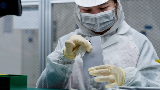 特朗普称“绝对”相信苹果可以在美国生产 iPhone