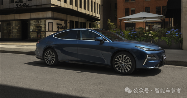 杭州版大奔14万开卖！百公里3个油 送行政座椅