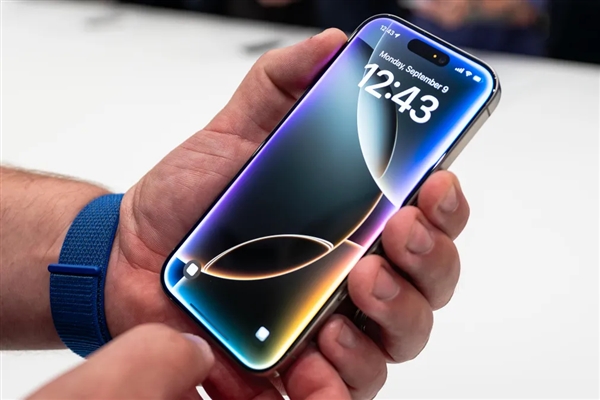 首款真全面屏iPhone！曝苹果折叠屏搭载屏下摄像头技术
