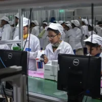 机构预计关税将推动苹果将加速从中国撤离制造业的进程