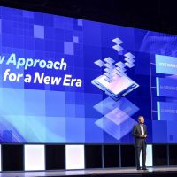 英特尔新CEO精简管理层 任命新首席技术官和人工智能主管