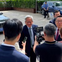 英伟达回应美国芯片管制：严格遵守 不通过任何途径转售到中国