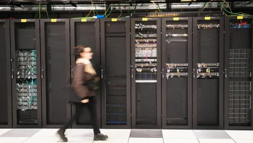 科技巨头资金正在被“掏空”，或将借钱研发AI？