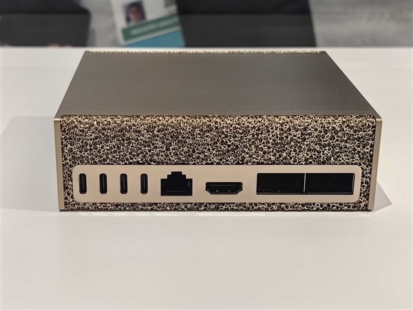 售价30000元起 NVIDIA全球最小AI超算DGX Spark国内上架