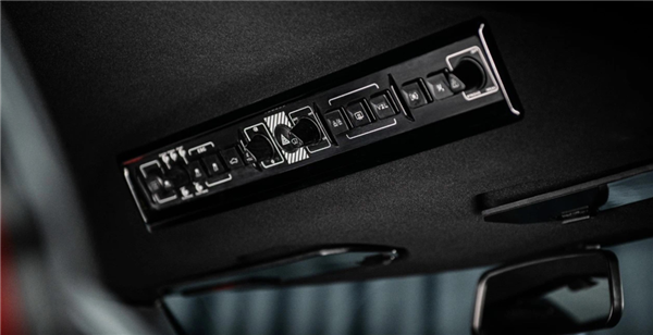 真没想到我们的同行 造出了一台赛道里不输保时捷的车