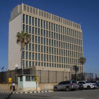 特朗普大裁科学家 全球各国争相乘机“捡漏”