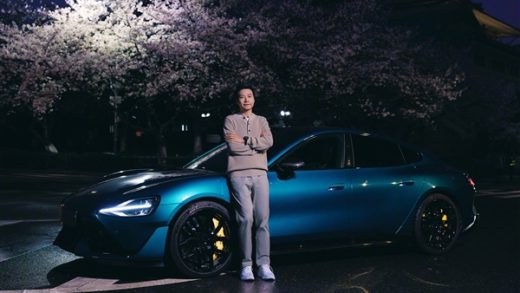 小米YU7迄今最清晰内饰谍照曝光：PHUD环绕屏醒目异常