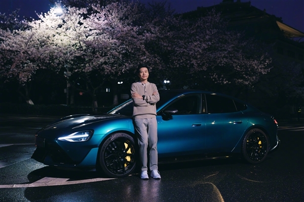 小米YU7迄今最清晰内饰谍照曝光：PHUD环绕屏醒目异常