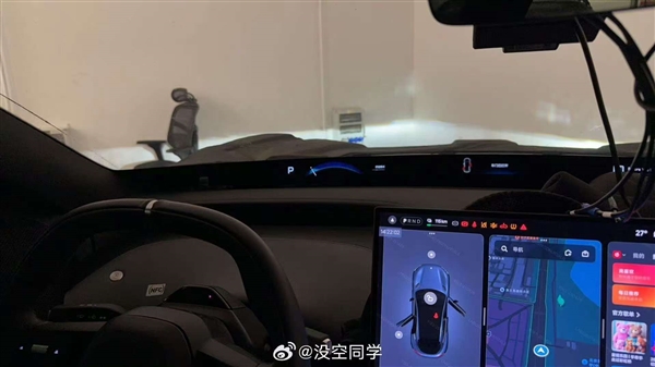 小米YU7迄今最清晰内饰谍照曝光：PHUD环绕屏醒目异常