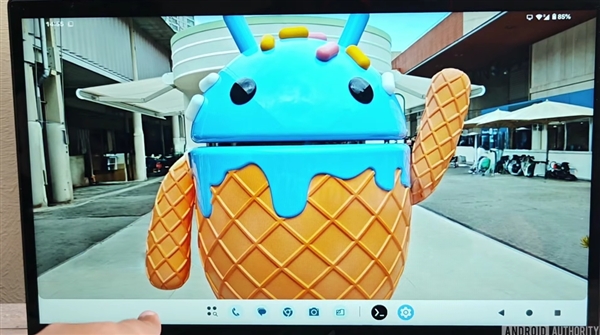 媲美Windows！Android 16全新桌面模式首测：手机一插秒变电脑