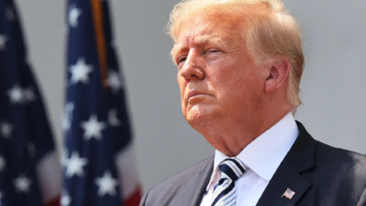 特朗普与苹果CEO库克通话 据报iPhone今年晚些时候或涨价