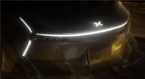 大溜背的GT纯电轿跑！小鹏全新P7官宣：棱角分明赛博感十足