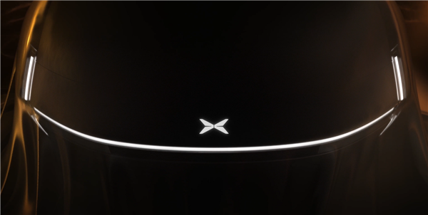 大溜背的GT纯电轿跑！小鹏全新P7官宣：棱角分明赛博感十足