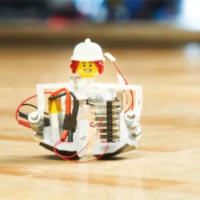 全球最小！美国推出自供电微型双足机器人“Zippy”：身高不足4厘米