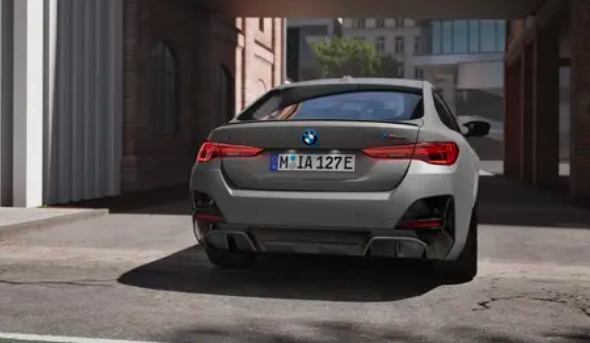 宝马i4 M60官图亮相 601马力叫板小米SU7