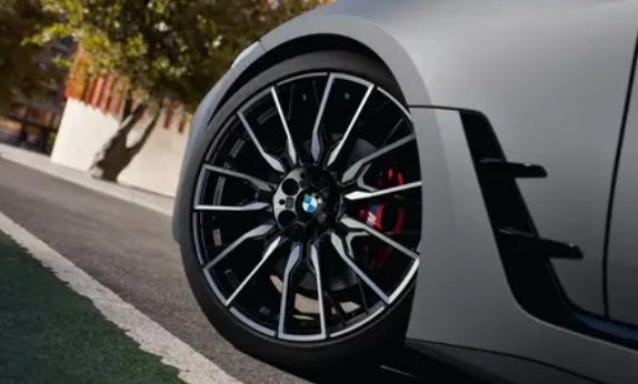 宝马i4 M60官图亮相 601马力叫板小米SU7