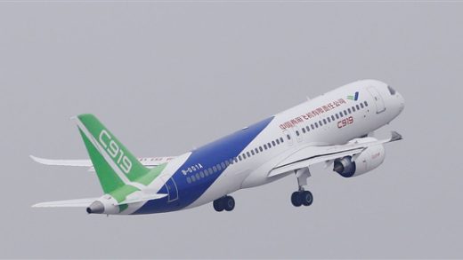 不给稀土急了！消息称美国暂停对华发动机和半导体技术出口：对C919等打击