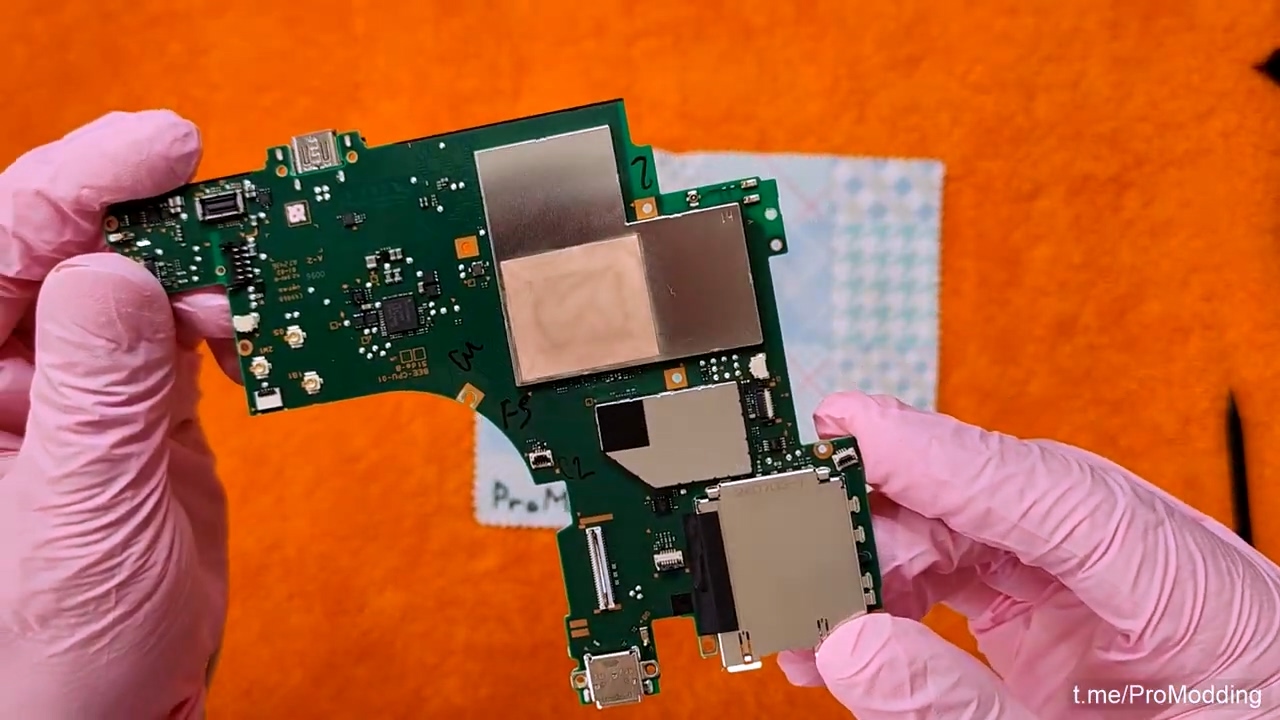 任天堂 Switch 2 游戏掌机首拆：定制英伟达 GMLX30-A1 芯片