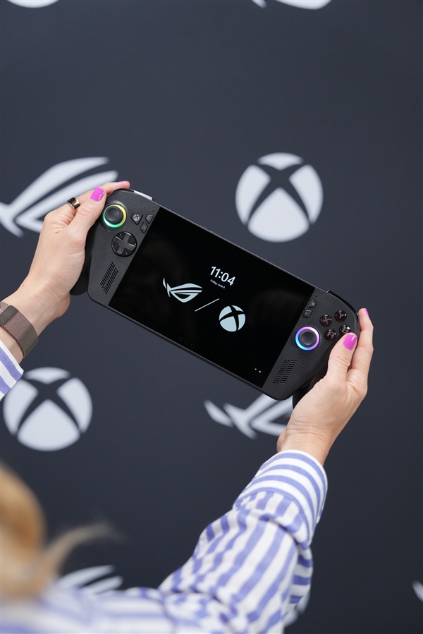 微软宣布合作款掌上游戏机