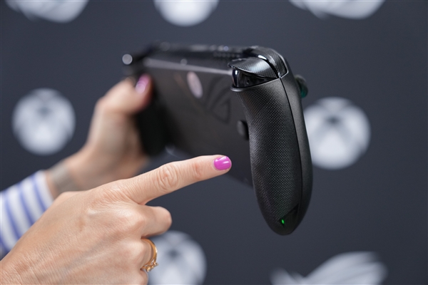 微软宣布合作款掌上游戏机