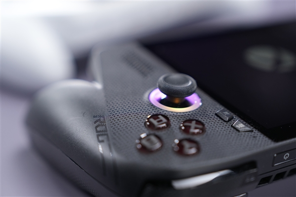 微软宣布合作款掌上游戏机