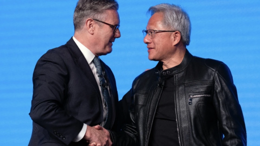 黄仁勋：AI是促进平等伟大工具 全新编程语言是“人类语言”