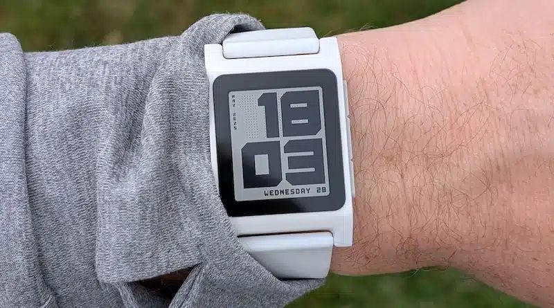 Pebble 首批 200 块 Core 2 Duo 智能手表量产交付，新版移动应用开测