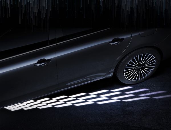 前劳斯莱斯设计师打造 荣威M7 DMH官图发布：气场感受下