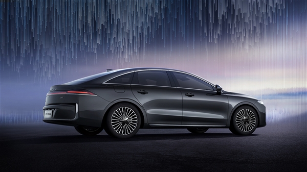 前劳斯莱斯设计师打造 荣威M7 DMH官图发布：气场感受下