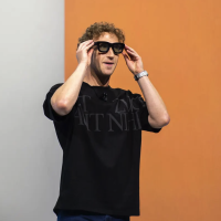 扎克伯格疯狂AI挖人内幕：2300亿交易失败 喜获两位大牛