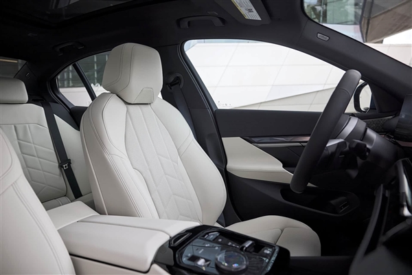 直六+四驱 宝马540i限量版官图发布：极速250km/h