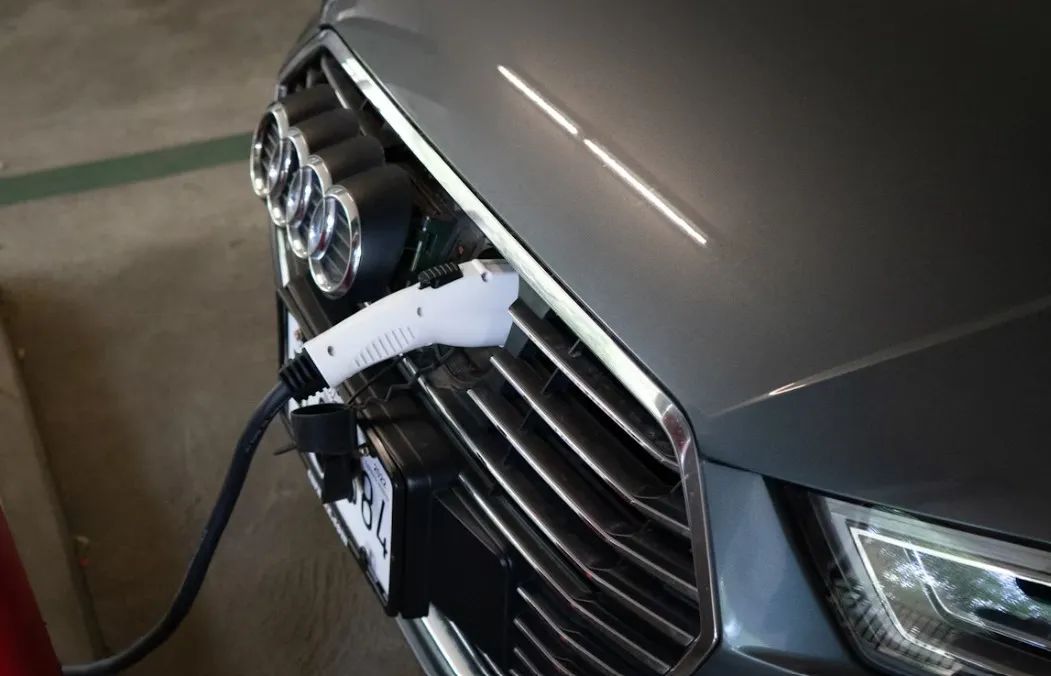 BBA放弃挣扎，德系三强不再强求电动化