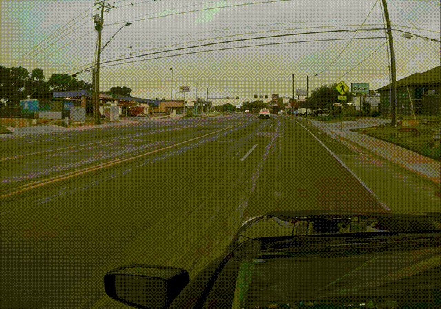 特斯拉Robotaxi首秀翻车：逆行急刹吓哭网友