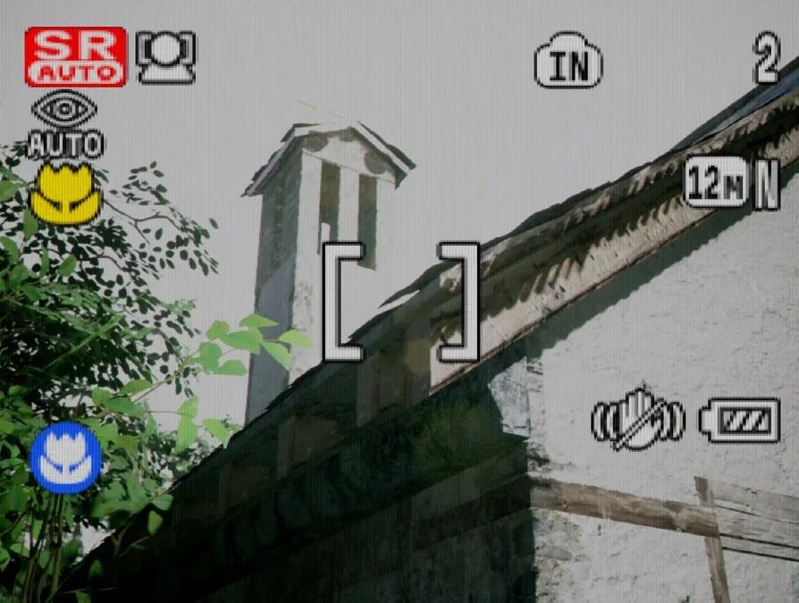 为了重现照片中的世界，他制作了一款最逼真的摄影游戏