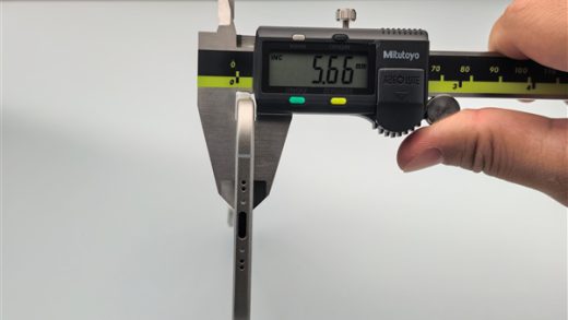 iPhone 17 Air最新机模上手：苹果史上最薄手机 无SIM卡槽